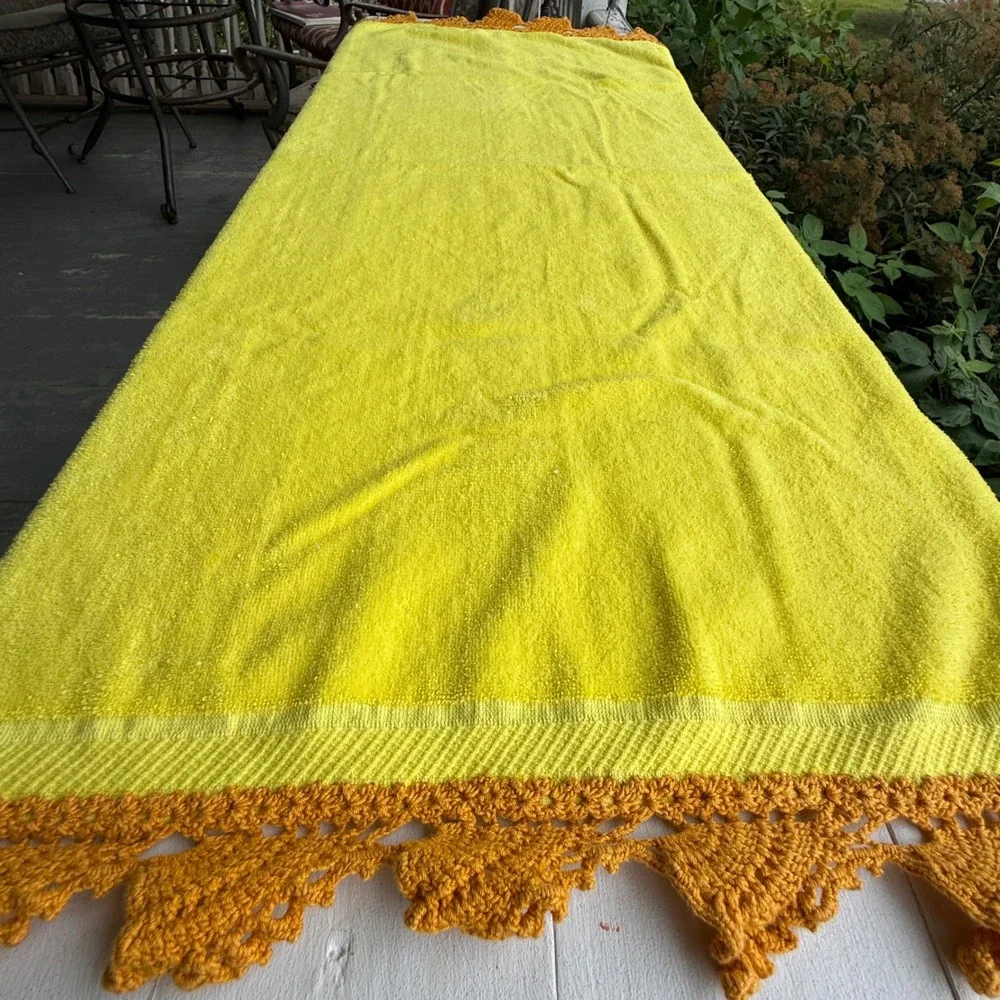 Vintage Tastemaker Yellow Bath Towel Orange Crochet Trim Retro MCM Cotton Blend